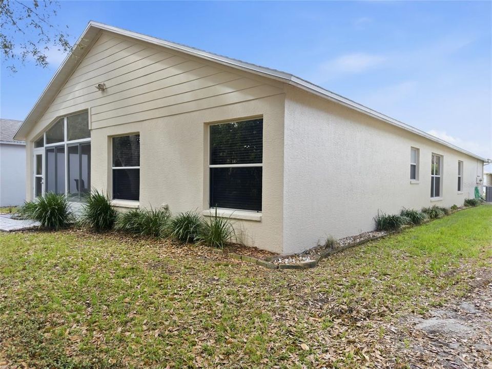 Active With Contract: $279,900 (3 beds, 2 baths, 1683 Square Feet)