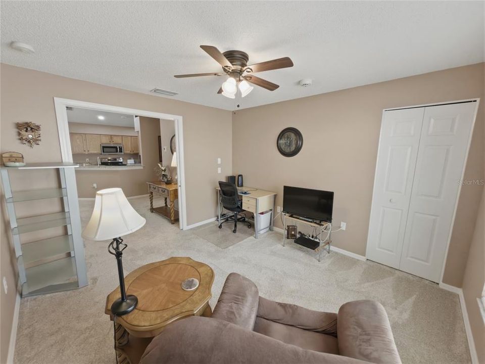 Active With Contract: $279,900 (3 beds, 2 baths, 1683 Square Feet)