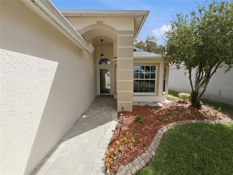 Active With Contract: $279,900 (3 beds, 2 baths, 1683 Square Feet)