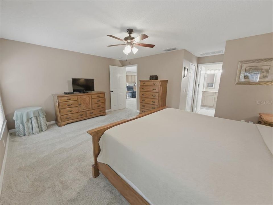 Active With Contract: $279,900 (3 beds, 2 baths, 1683 Square Feet)