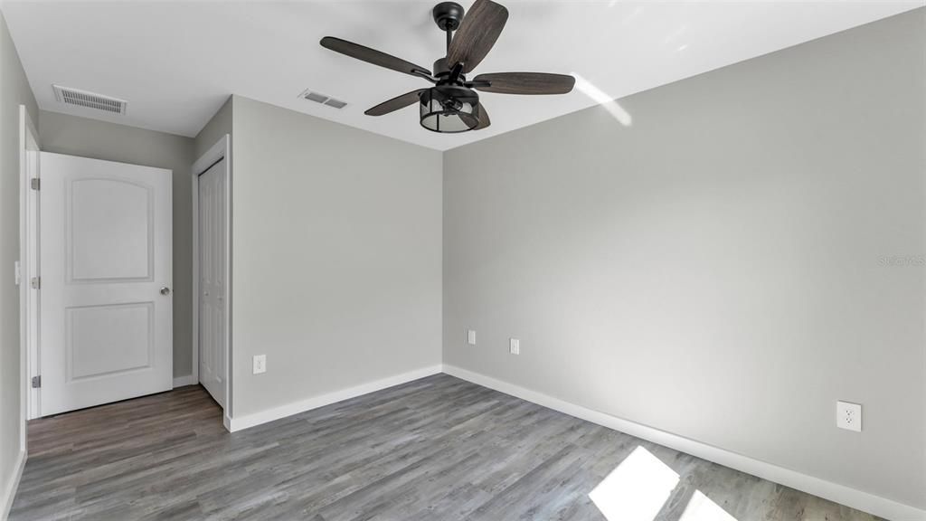 Activo con contrato: $274,800 (3 camas, 2 baños, 1322 Pies cuadrados)