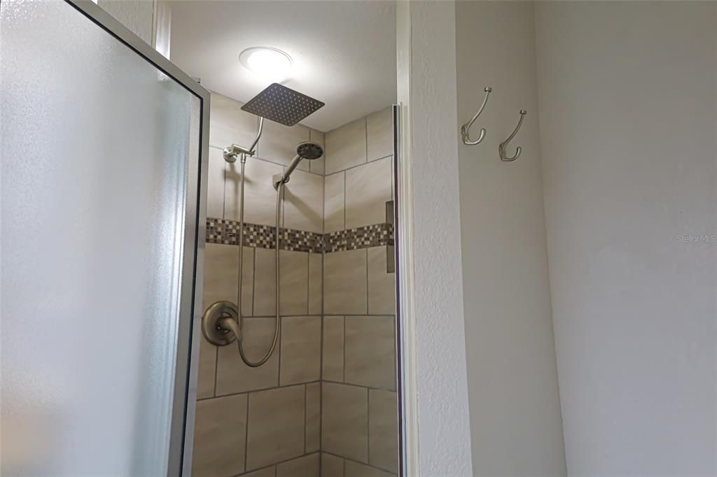 Active With Contract: $2,600 (3 beds, 2 baths, 2019 Square Feet)