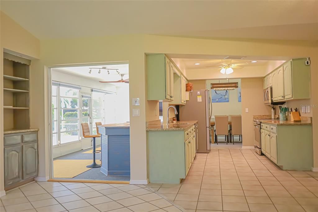 Active With Contract: $2,600 (3 beds, 2 baths, 2019 Square Feet)