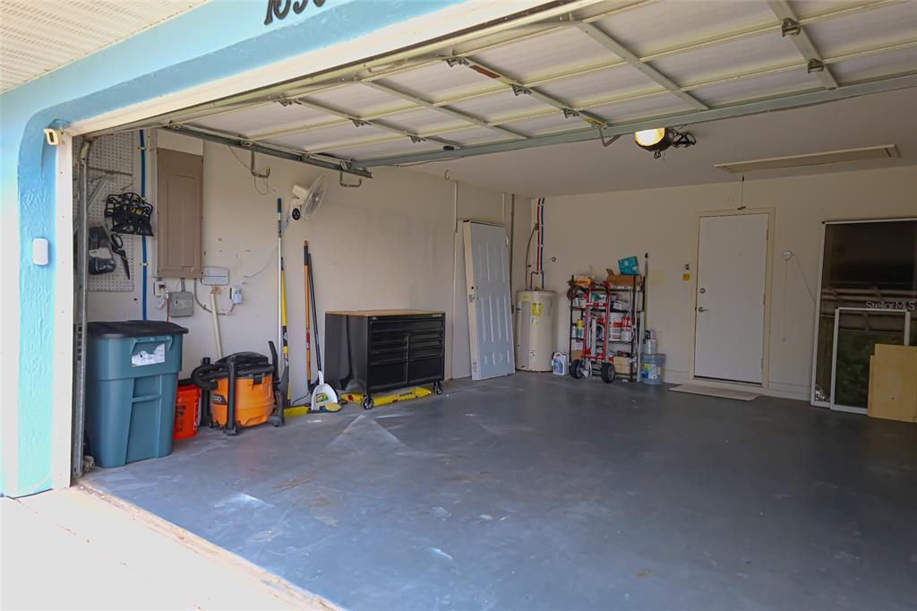 Active With Contract: $2,600 (3 beds, 2 baths, 2019 Square Feet)