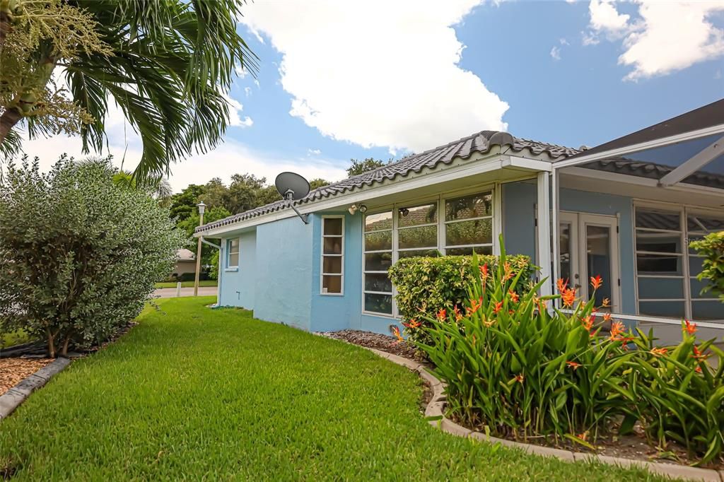 Active With Contract: $2,600 (3 beds, 2 baths, 2019 Square Feet)