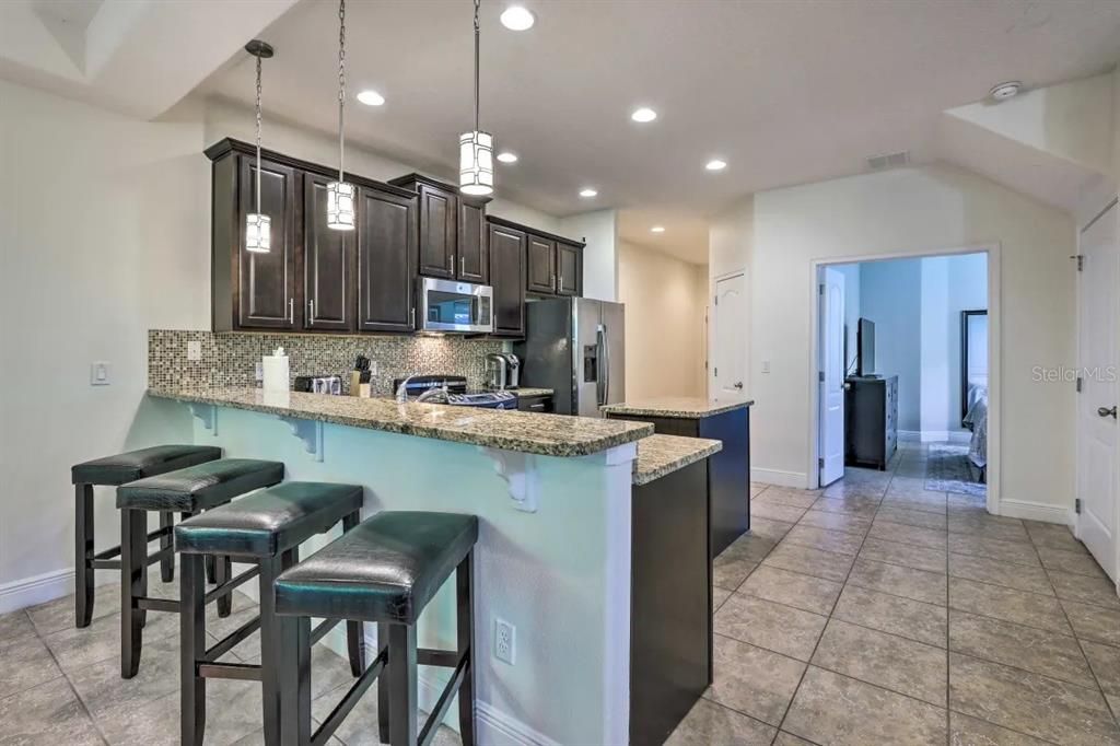 En Venta: $357,000 (4 camas, 3 baños, 2060 Pies cuadrados)