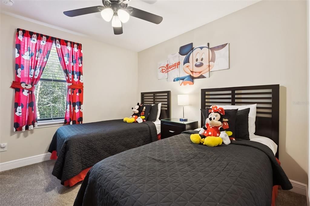 En Venta: $357,000 (4 camas, 3 baños, 2060 Pies cuadrados)