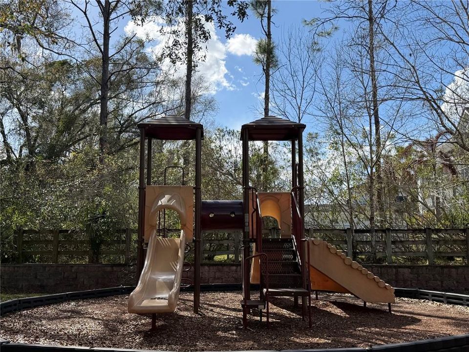 Active With Contract: $193,900 (3 beds, 2 baths, 1244 Square Feet)