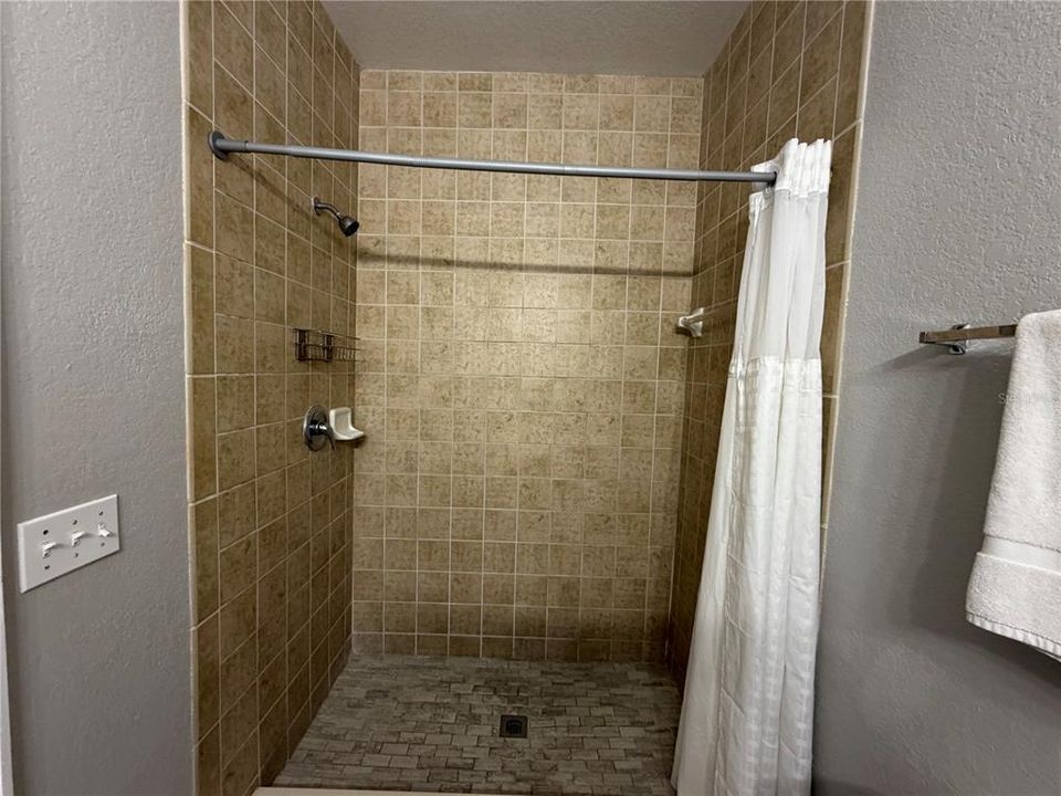Active With Contract: $193,900 (3 beds, 2 baths, 1244 Square Feet)