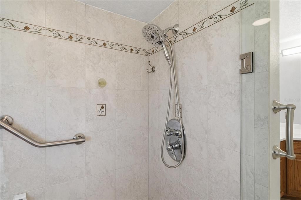 Под контрактом: $459,000 (3 спален, 2 ванн, 1973 Квадратных фут)