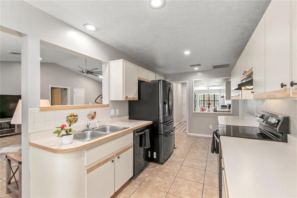 Active With Contract: $675,000 (3 beds, 2 baths, 1875 Square Feet)