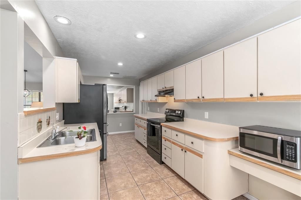 Active With Contract: $675,000 (3 beds, 2 baths, 1875 Square Feet)