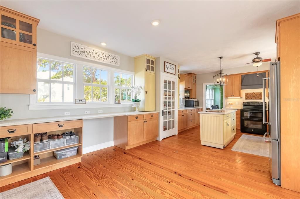 На продажу: $1,400,000 (5 спален, 6 ванн, 4529 Квадратных фут)