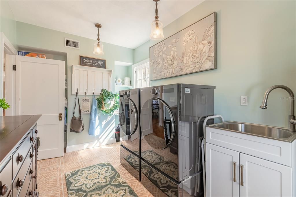 На продажу: $1,400,000 (5 спален, 6 ванн, 4529 Квадратных фут)