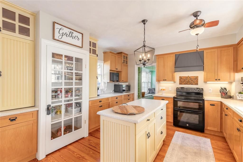 На продажу: $1,400,000 (5 спален, 6 ванн, 4529 Квадратных фут)