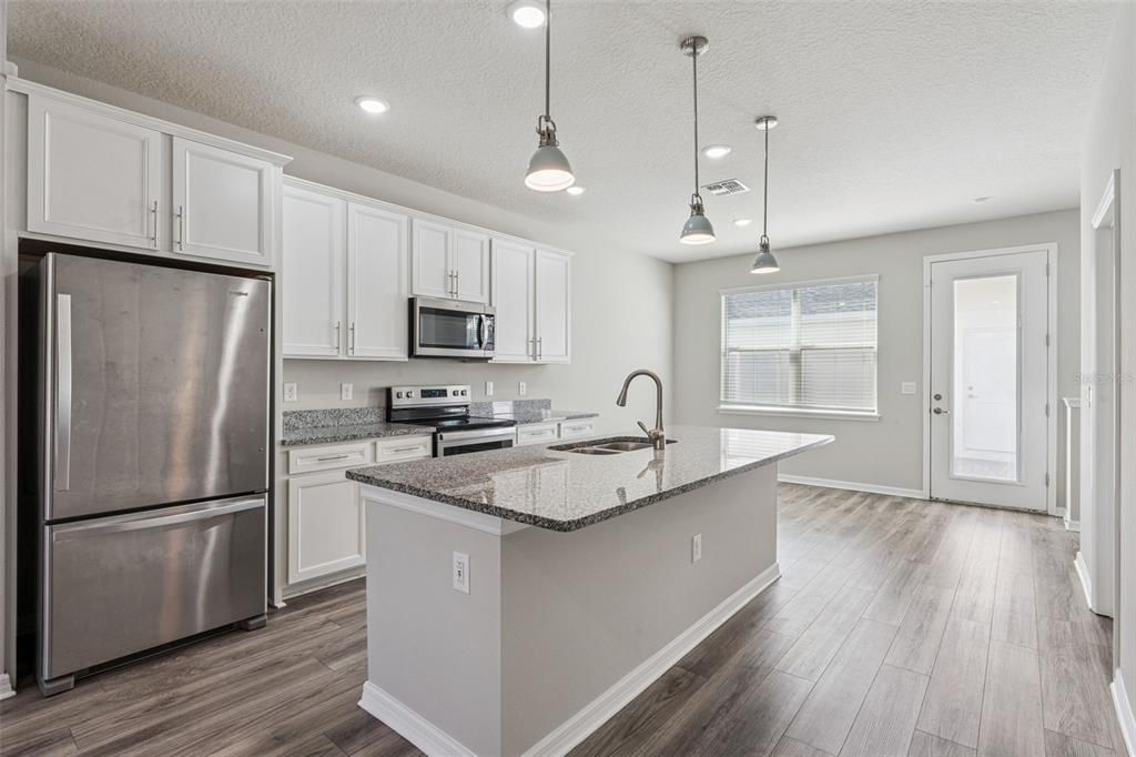 For Sale: $360,000 (2 beds, 2 baths, 1472 Square Feet)