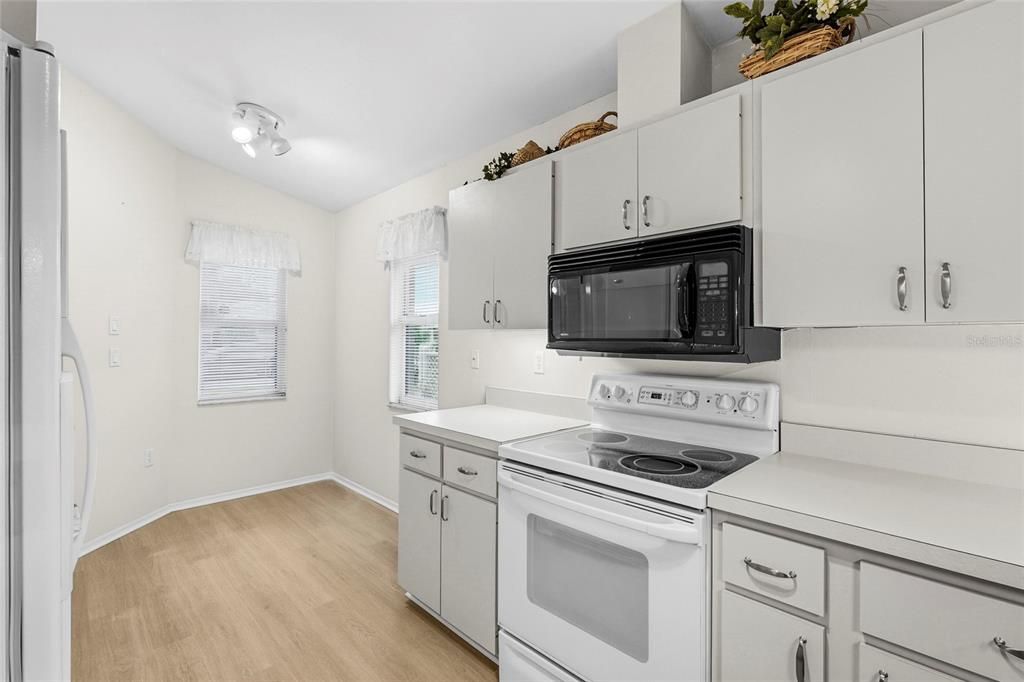 Active With Contract: $225,000 (2 beds, 2 baths, 1150 Square Feet)