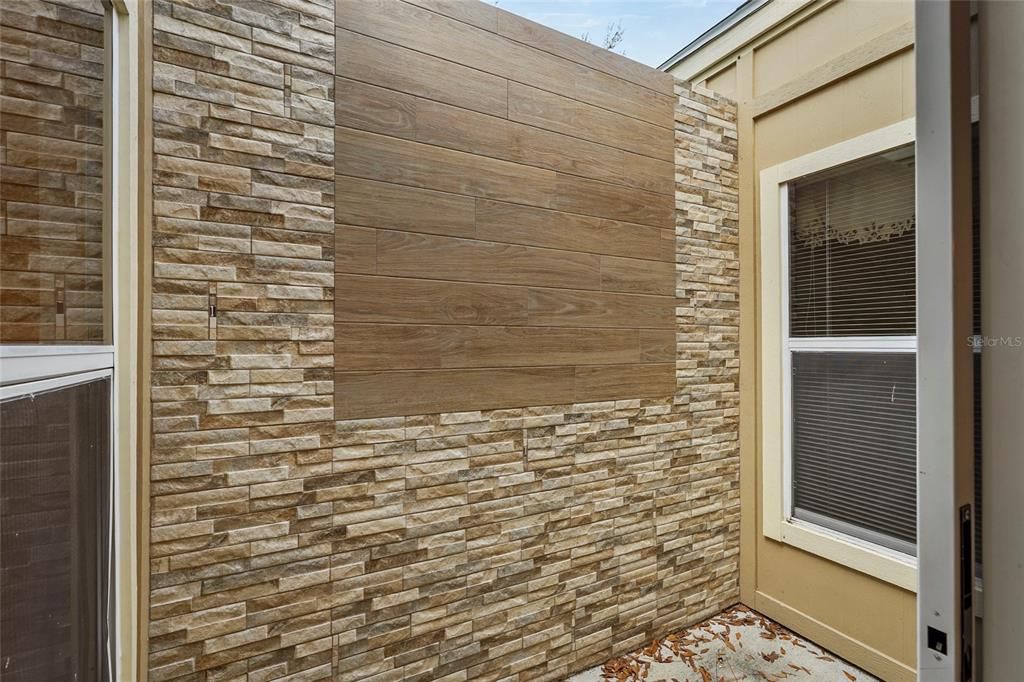 Active With Contract: $225,000 (2 beds, 2 baths, 1150 Square Feet)