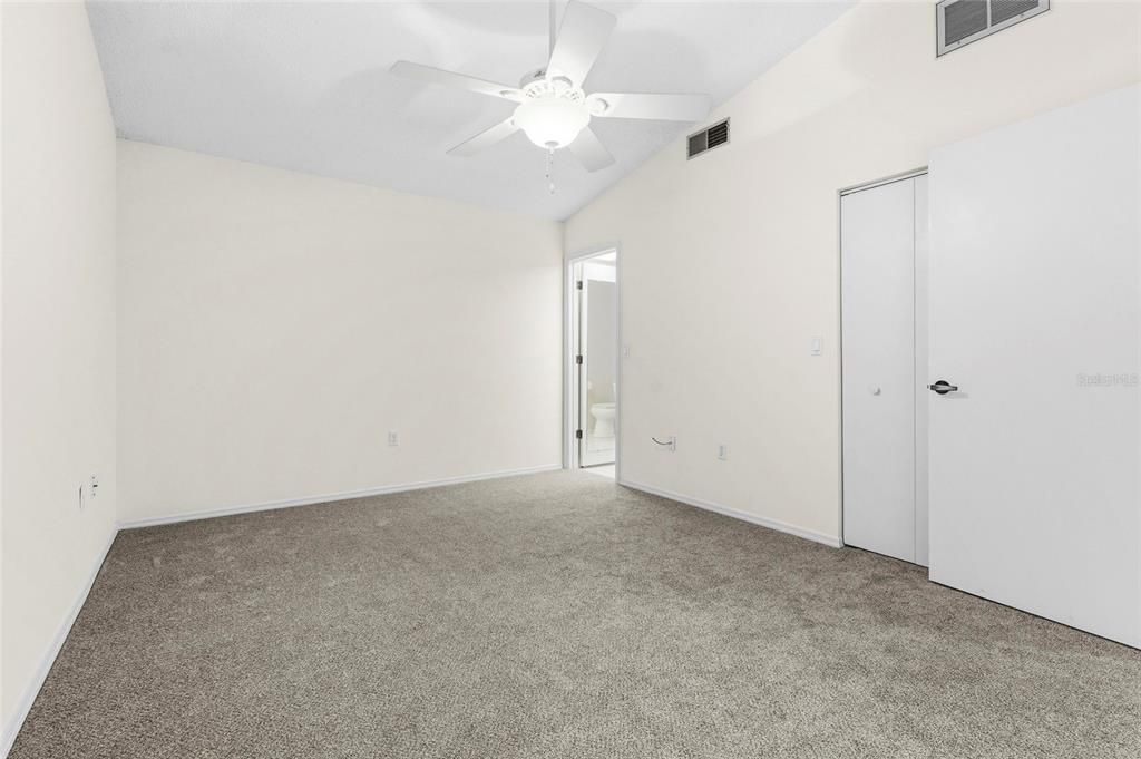 Active With Contract: $225,000 (2 beds, 2 baths, 1150 Square Feet)