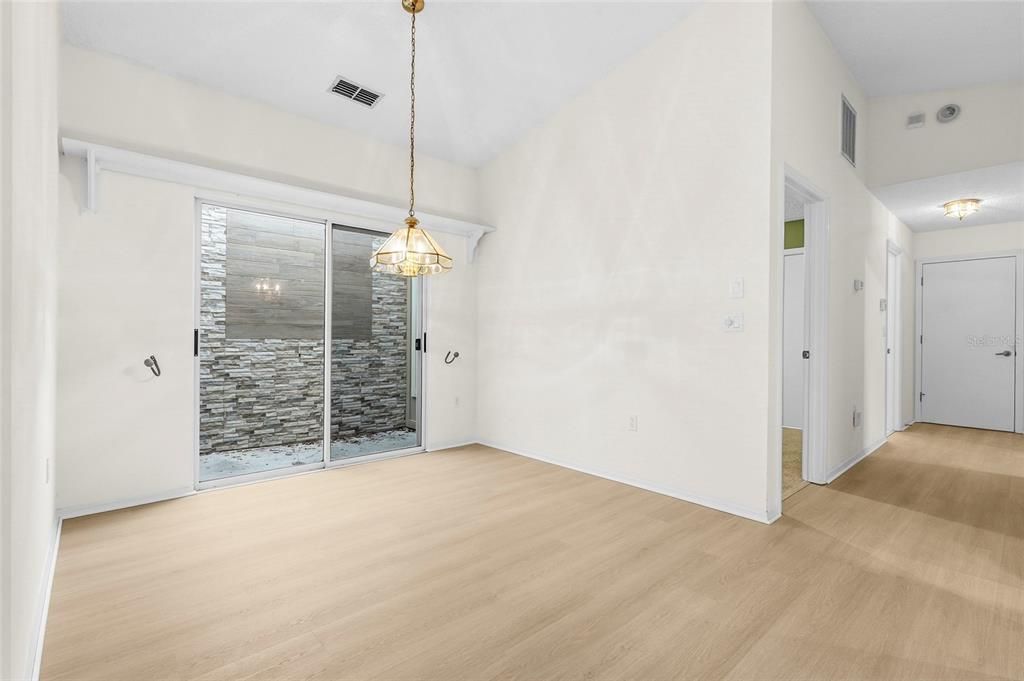 Active With Contract: $225,000 (2 beds, 2 baths, 1150 Square Feet)