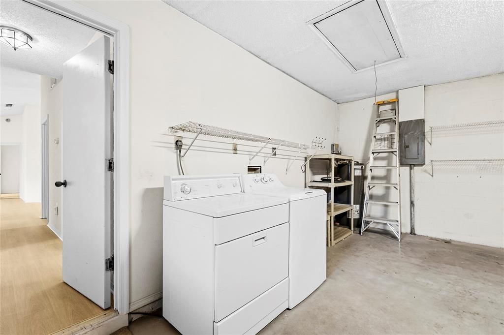 Active With Contract: $225,000 (2 beds, 2 baths, 1150 Square Feet)