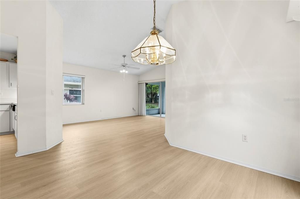 Active With Contract: $225,000 (2 beds, 2 baths, 1150 Square Feet)