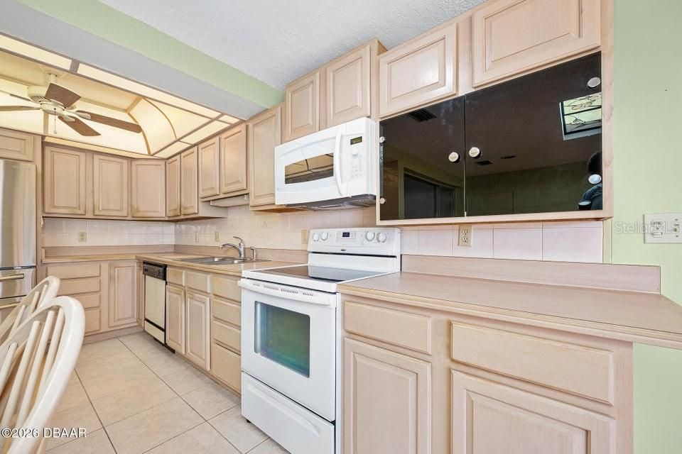 待售: $485,000 (3 贝兹, 2 浴室, 1960 平方英尺)