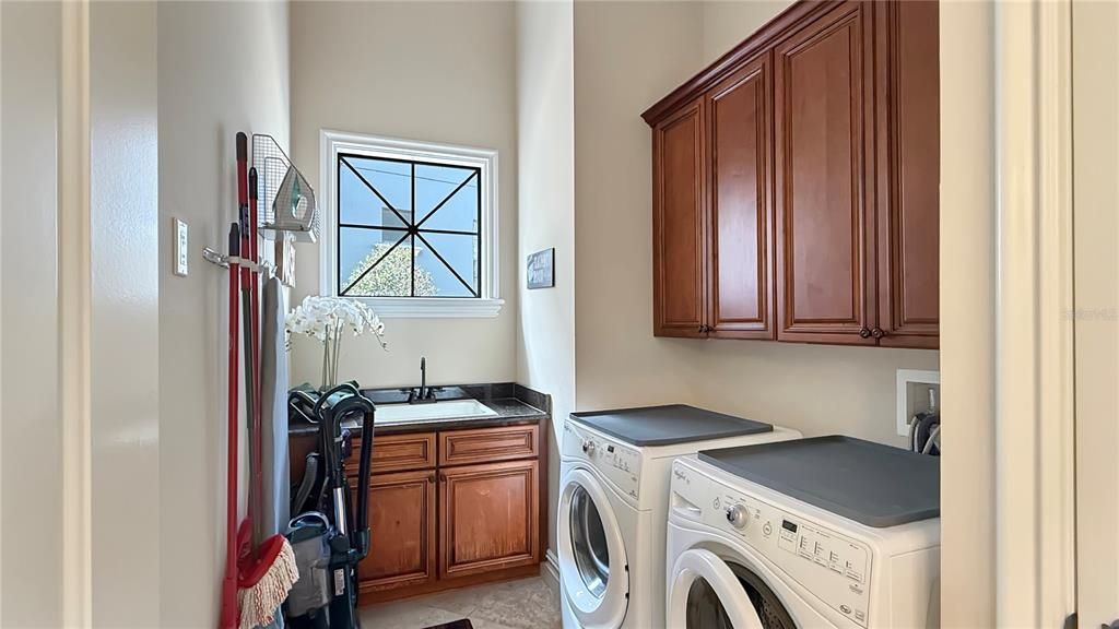For Sale: $1,629,000 (5 beds, 5 baths, 5061 Square Feet)