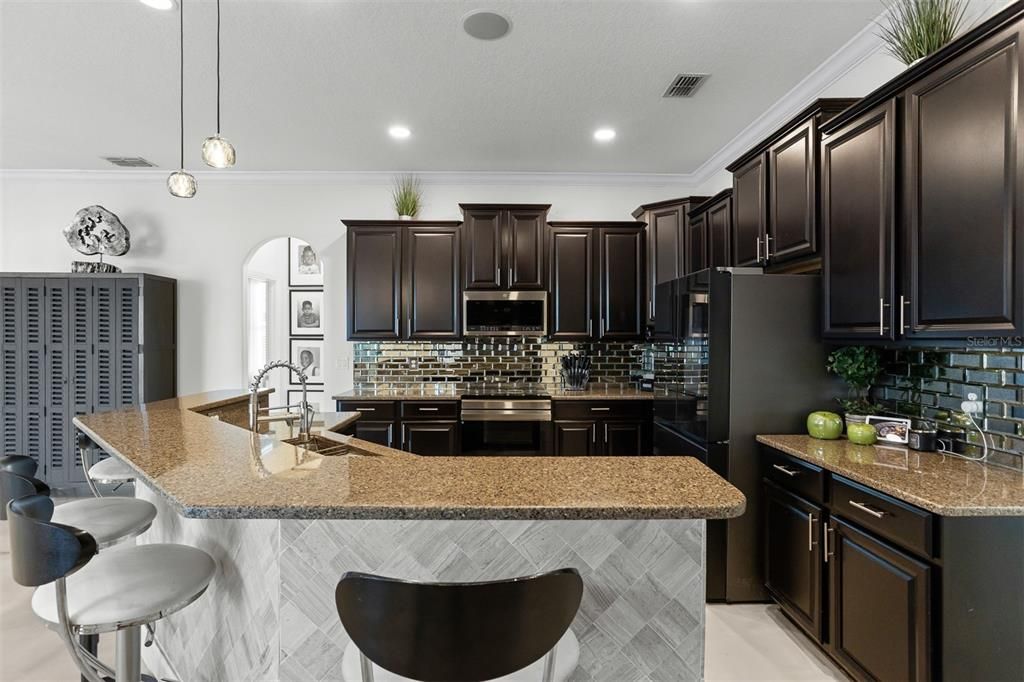 En Venta: $965,000 (4 camas, 4 baños, 3918 Pies cuadrados)