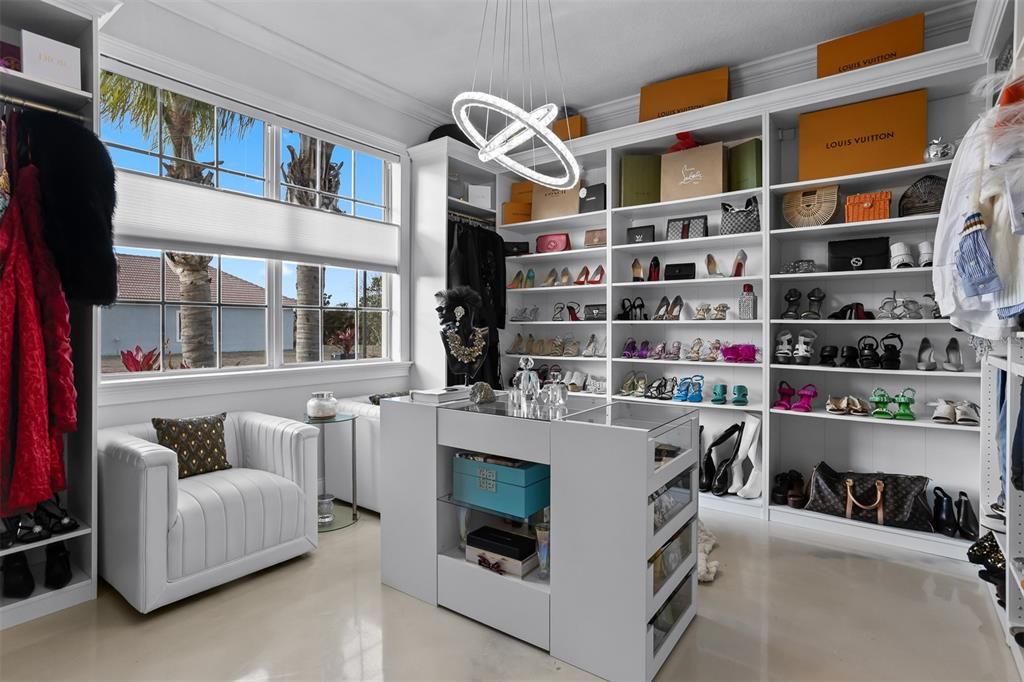 En Venta: $965,000 (4 camas, 4 baños, 3918 Pies cuadrados)