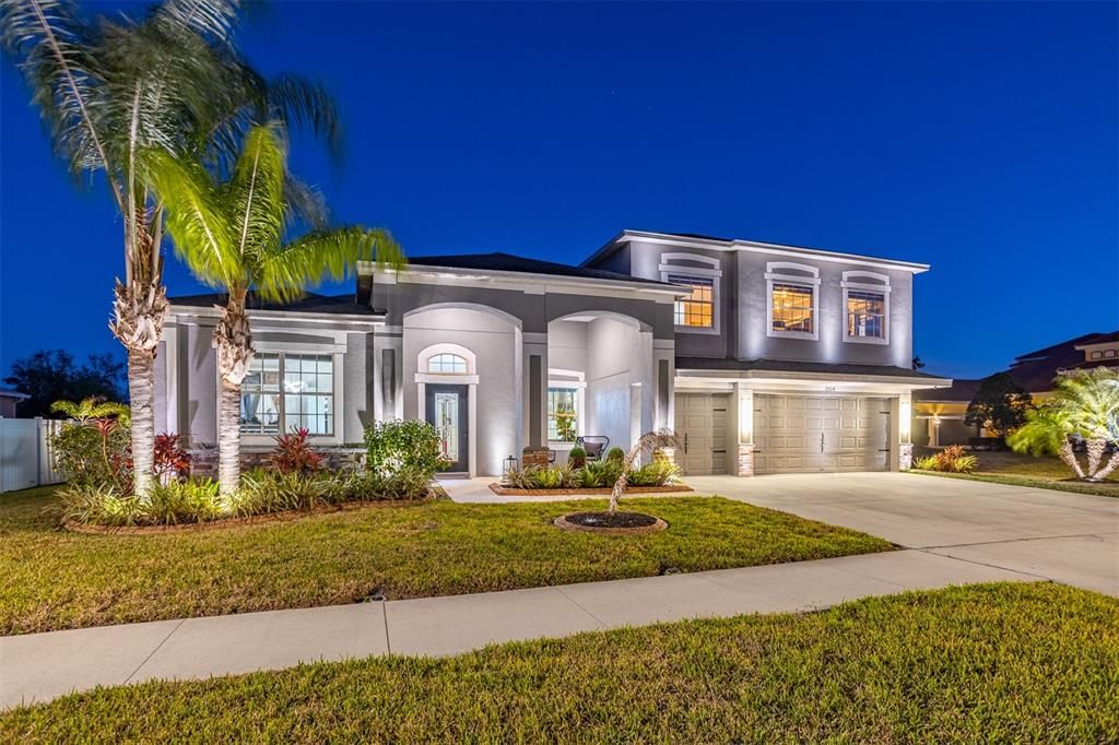 En Venta: $965,000 (4 camas, 4 baños, 3918 Pies cuadrados)