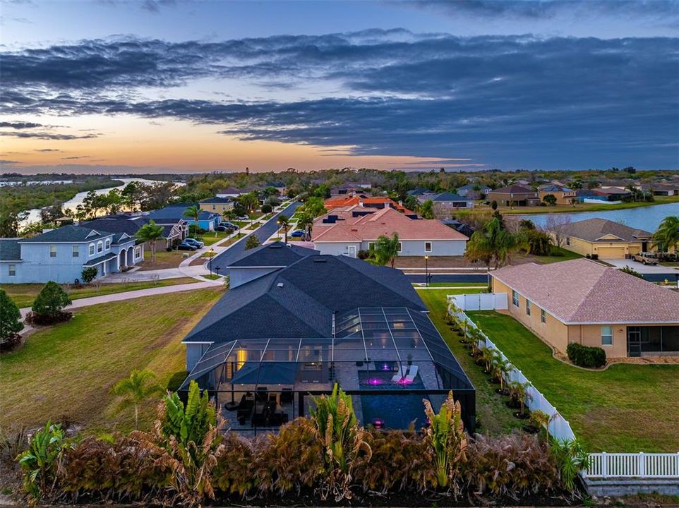 En Venta: $965,000 (4 camas, 4 baños, 3918 Pies cuadrados)