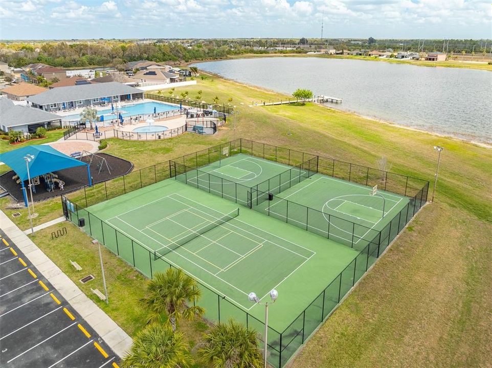 En Venta: $965,000 (4 camas, 4 baños, 3918 Pies cuadrados)