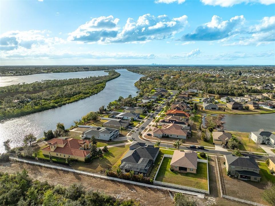 En Venta: $965,000 (4 camas, 4 baños, 3918 Pies cuadrados)