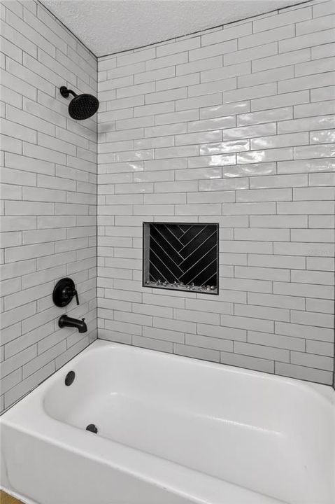 Под контрактом: $159,999 (2 спален, 2 ванн, 901 Квадратных фут)