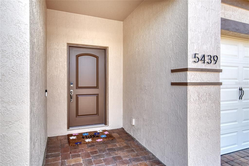 Activo con contrato: $390,000 (4 camas, 2 baños, 1839 Pies cuadrados)