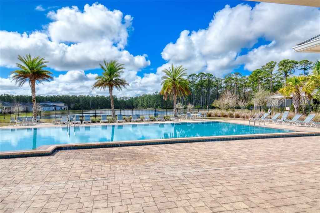 Activo con contrato: $390,000 (4 camas, 2 baños, 1839 Pies cuadrados)