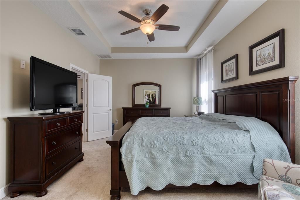 Activo con contrato: $390,000 (4 camas, 2 baños, 1839 Pies cuadrados)