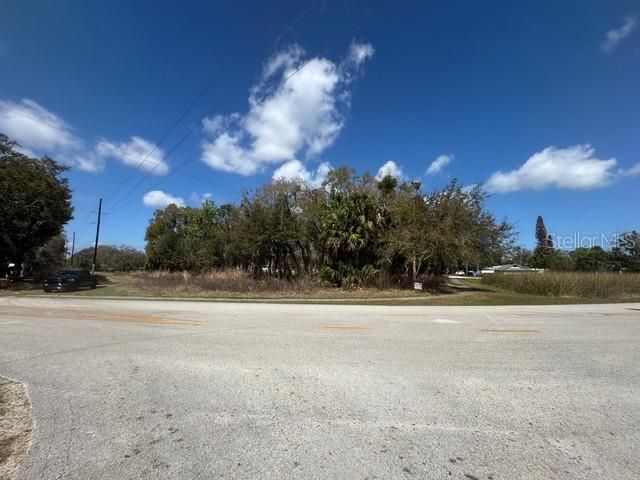 待售: $180,000 (0.72 acres)