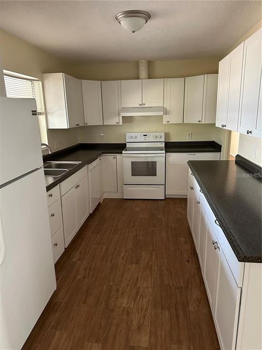 Active With Contract: $2,695 (3 beds, 2 baths, 1573 Square Feet)