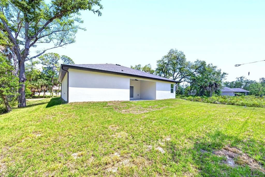 Active With Contract: $346,000 (4 beds, 3 baths, 1827 Square Feet)