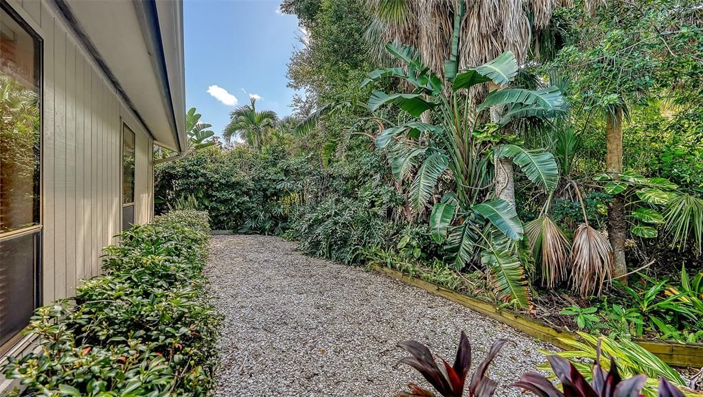 For Sale: $1,160,000 (3 beds, 2 baths, 2272 Square Feet)