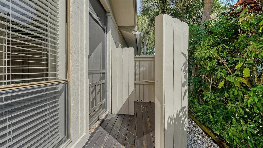 For Sale: $1,160,000 (3 beds, 2 baths, 2272 Square Feet)
