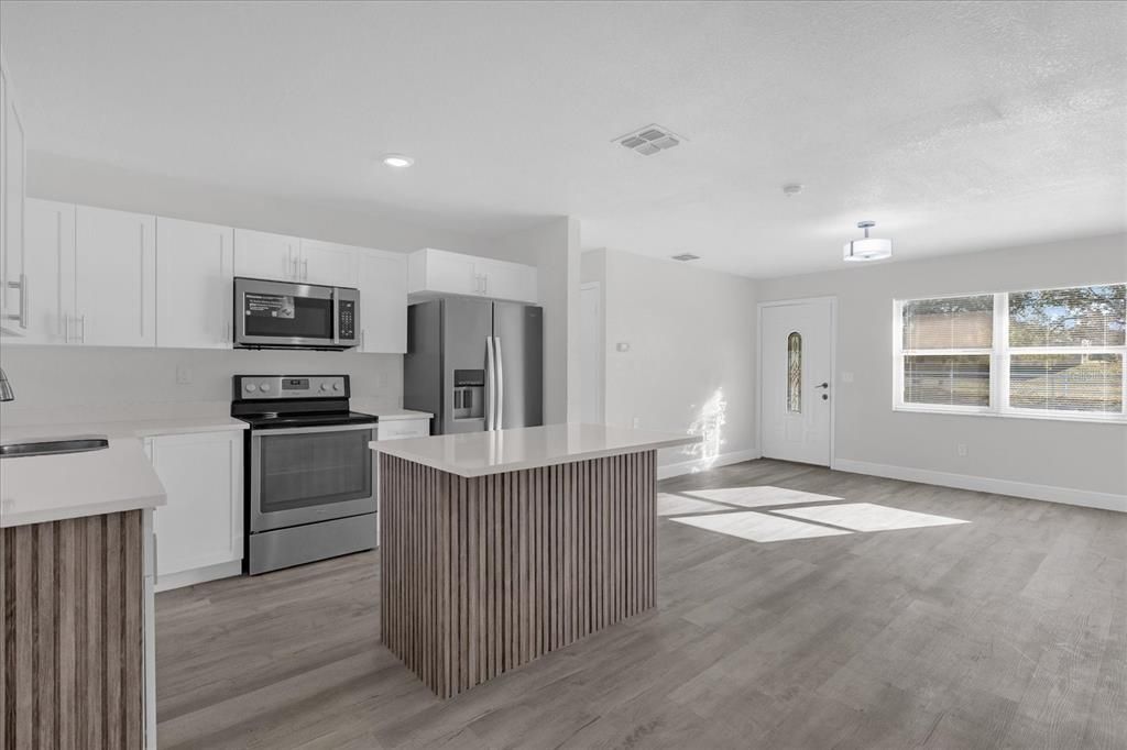Active With Contract: $339,999 (3 beds, 2 baths, 1000 Square Feet)