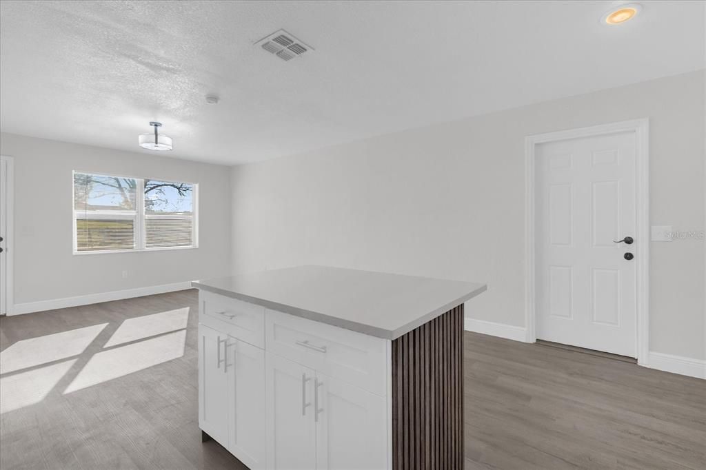 Active With Contract: $339,999 (3 beds, 2 baths, 1000 Square Feet)