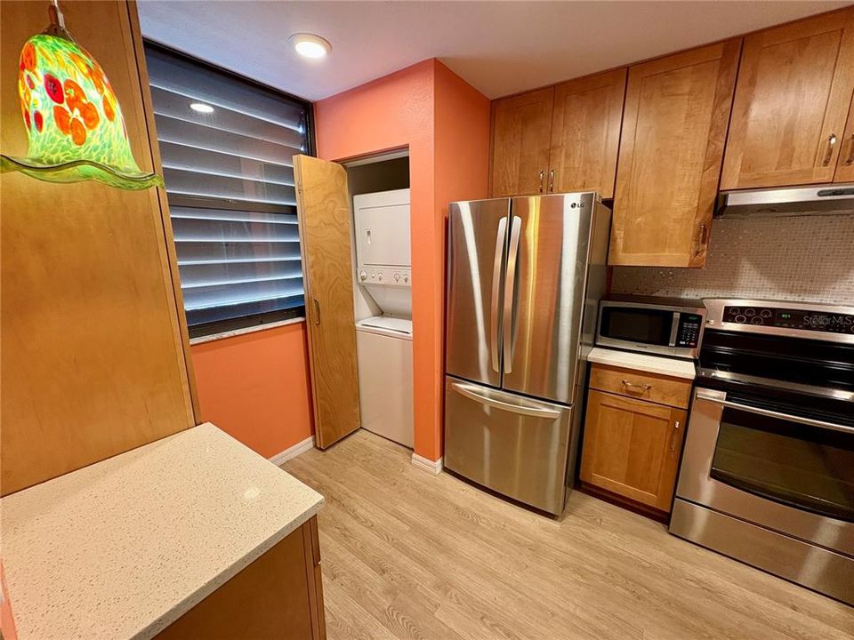 Под контрактом: $1,700 (2 спален, 2 ванн, 940 Квадратных фут)