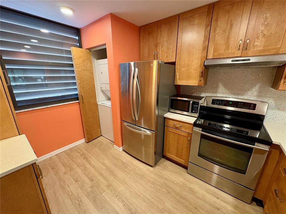 Под контрактом: $1,700 (2 спален, 2 ванн, 940 Квадратных фут)