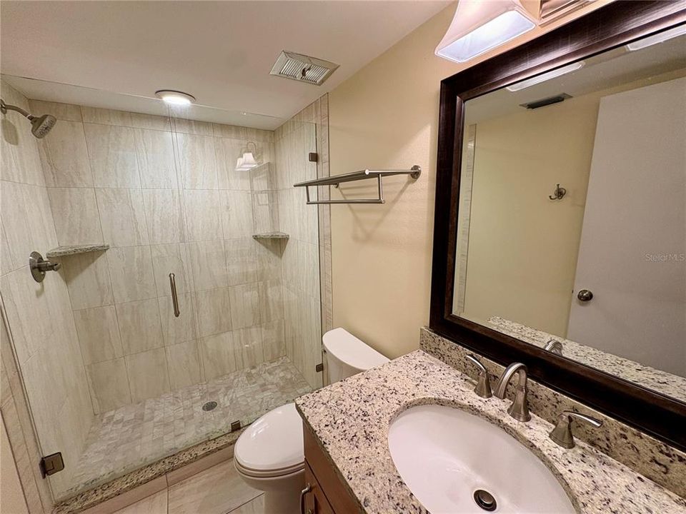 Под контрактом: $1,700 (2 спален, 2 ванн, 940 Квадратных фут)