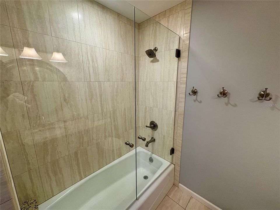 Под контрактом: $1,700 (2 спален, 2 ванн, 940 Квадратных фут)