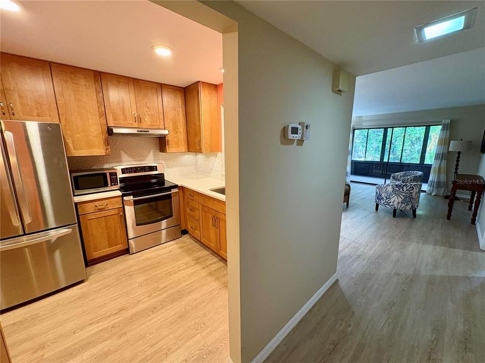 Под контрактом: $1,700 (2 спален, 2 ванн, 940 Квадратных фут)